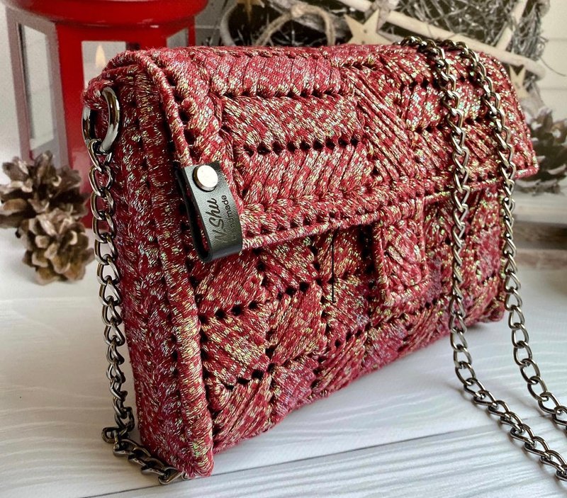 Festival clutch bag. Clutch on the chain. Clutch bag on a chain - 手拿包 - 其他材质 红色