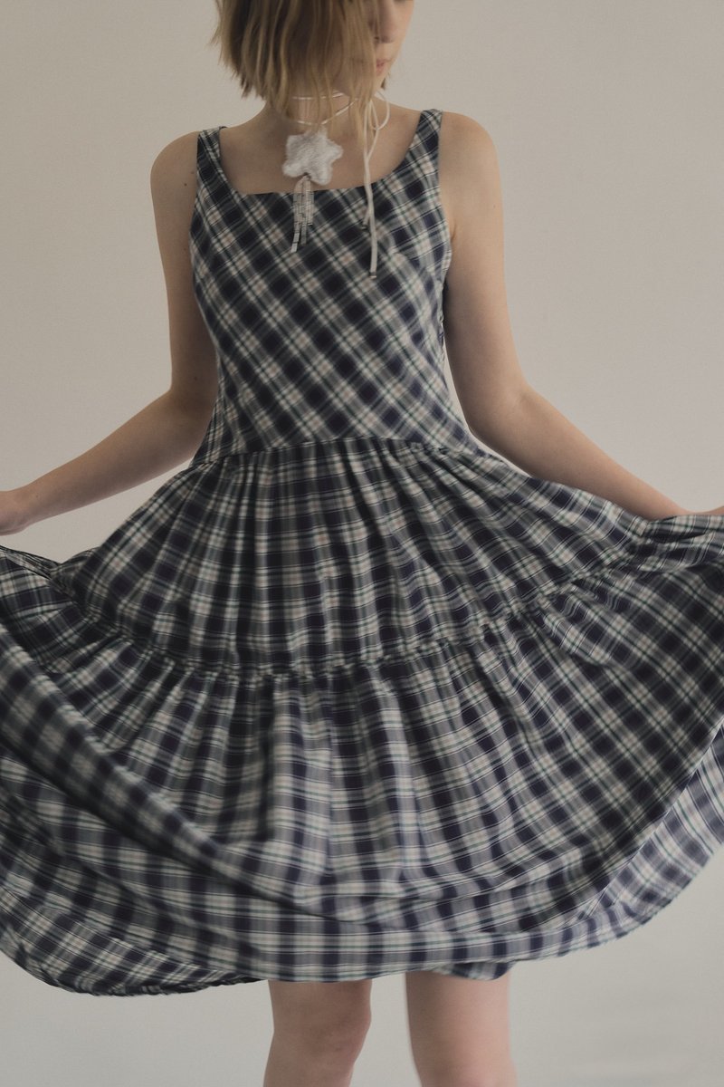 check sleeveless dress 日本棉斜纹格纹洋装 - 洋装/连衣裙 - 棉．麻 多色