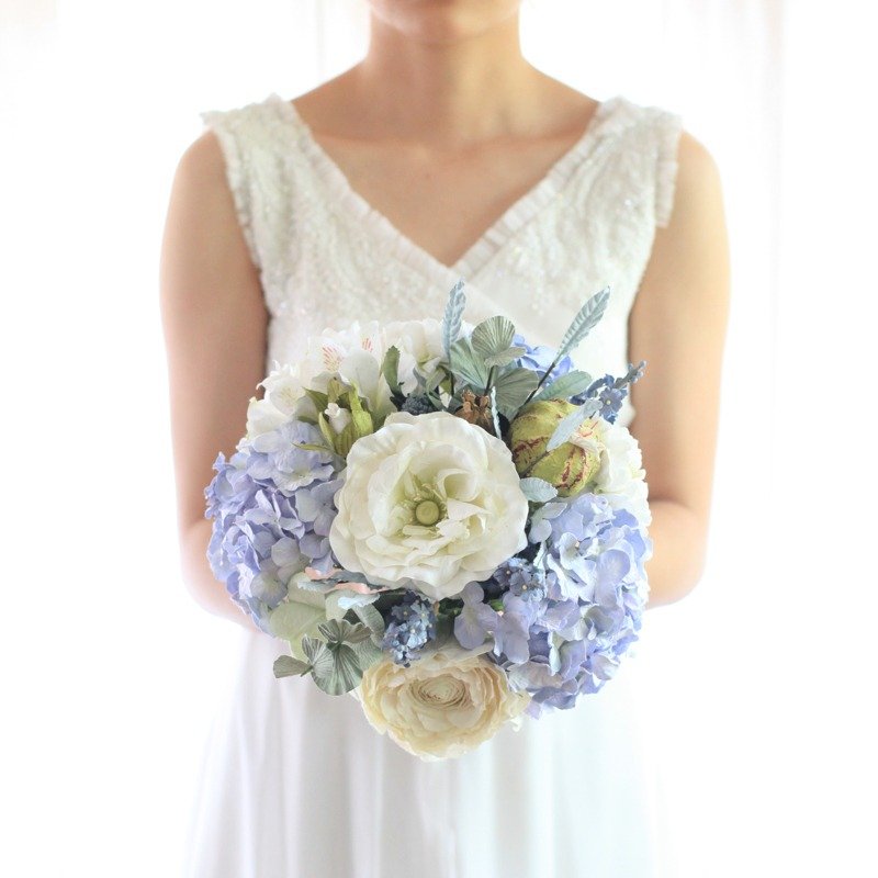 MB205 : Bridal Bouquet Handmade Flowers Medium Bouquet Creamy Blue Size 10.5"x16" - 木工/竹艺/纸艺 - 纸 蓝色
