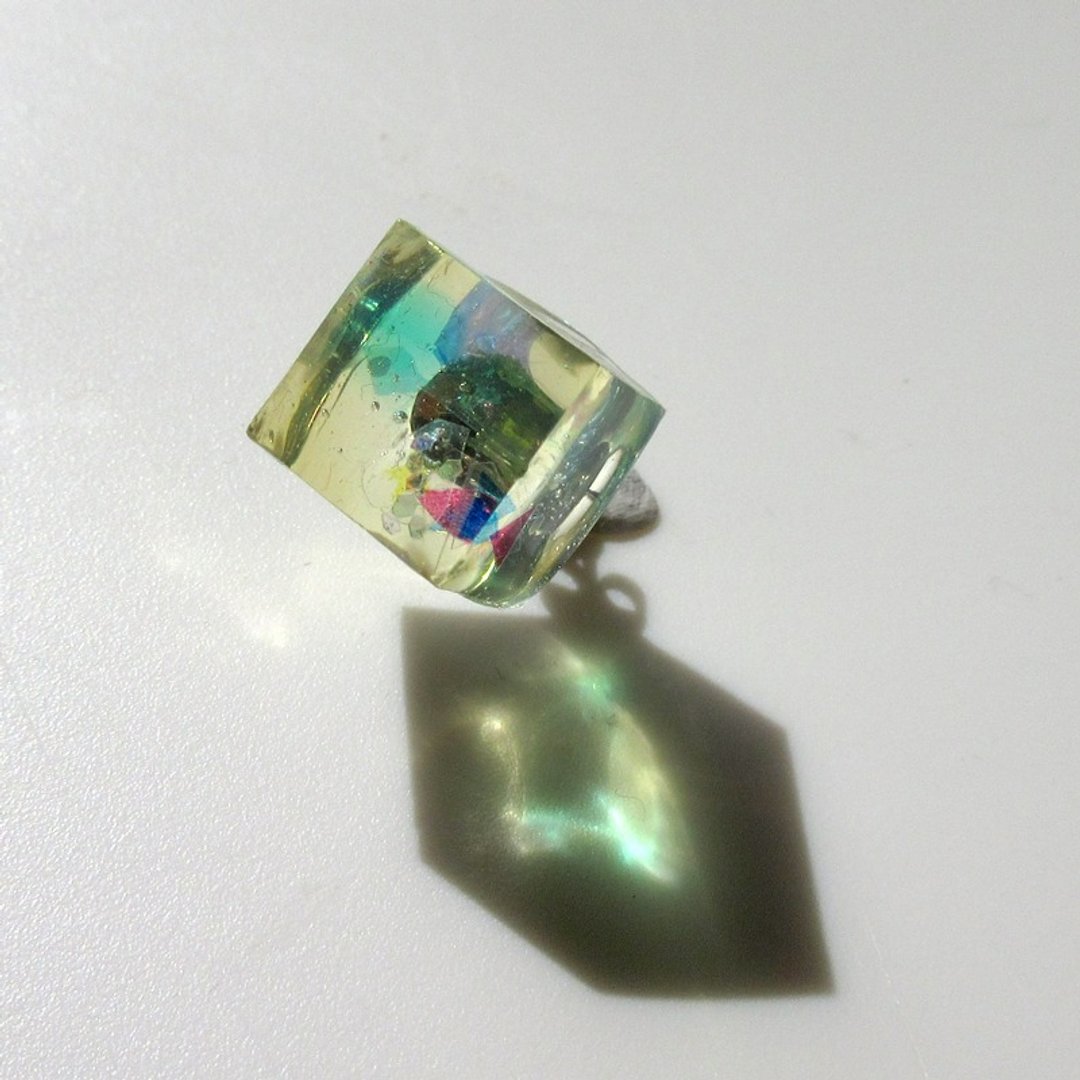 <Orders production> cube earrings koori (for one ear) - 耳环/耳夹 - 其他材质 绿色