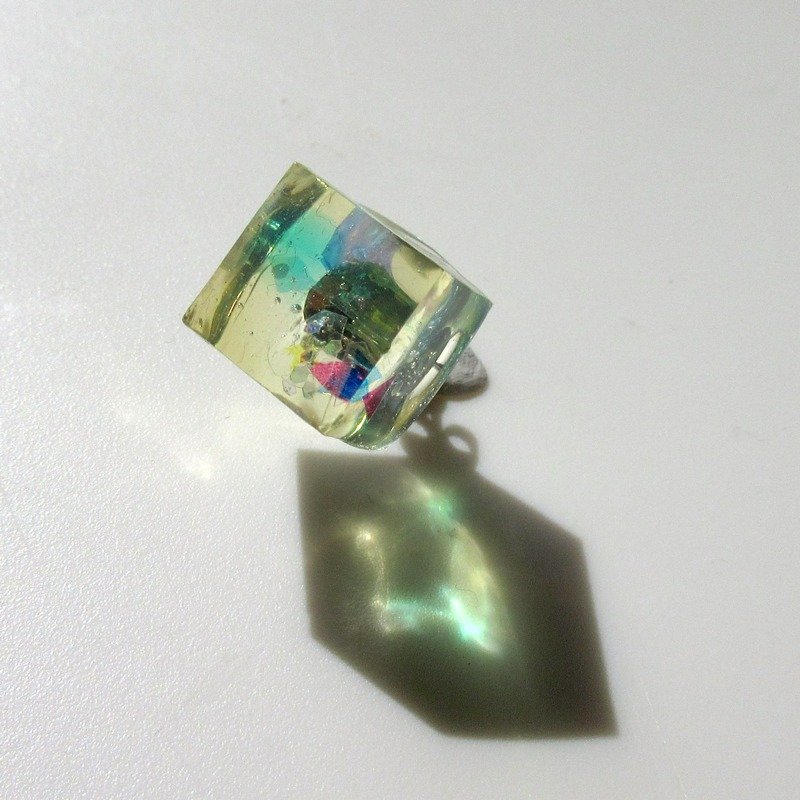 <Orders production> cube earrings koori (for one ear) - 耳环/耳夹 - 其他材质 绿色