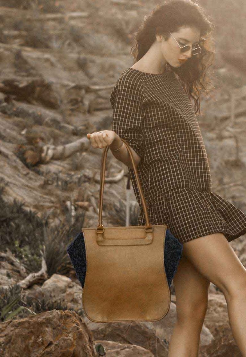 Silvia 手工牛皮绒布折叠肩背手提包 深蓝 - 侧背包/斜挎包 - 真皮 蓝色