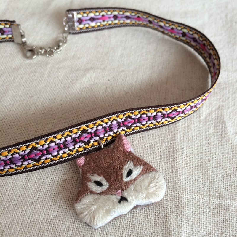 C'est trop Mignon\\手作刺绣*气呼呼花栗鼠颈链 - 项链 - 绣线 咖啡色