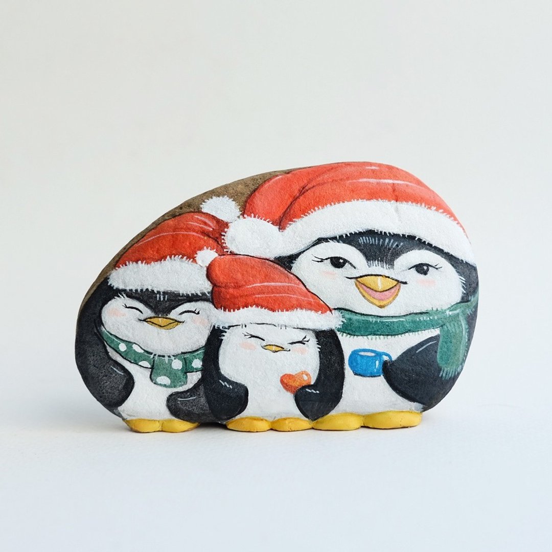 Penguin gang stone painting.Christmas Gift. - 玩偶/公仔 - 石头 红色