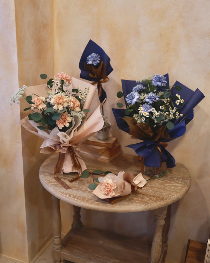 快速出货 母亲节鲜花花束 康乃馨花束 (限双北下单) - 干燥花/捧花 - 植物．花 