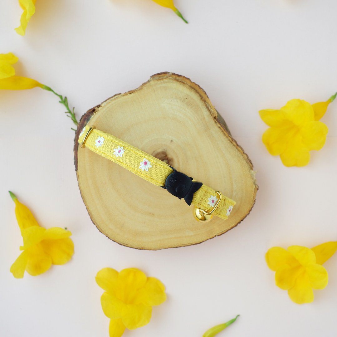 : MINI DAISIES : Yellow  - Handmade embroidered flower breakaway cat collar - 项圈/牵绳 - 棉．麻 黄色