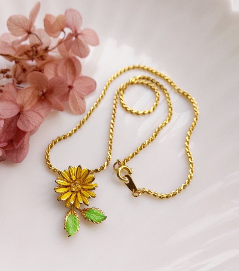 【西洋古董饰品】立体小雏菊 花卉 可爱 颈链 项链 - 项链 - 其他金属 金色