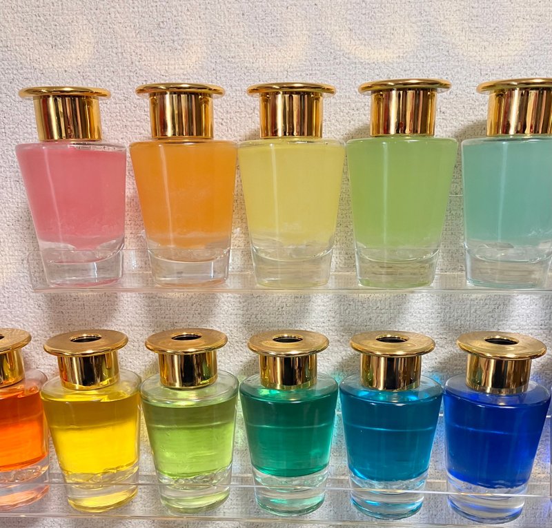 香氛机造型 色彩瓶 内含碎水晶 时尚 色彩瓶 华丽款 色 彩虹 吸引力 心理 - 香薰/精油/线香 - 其他材质 多色