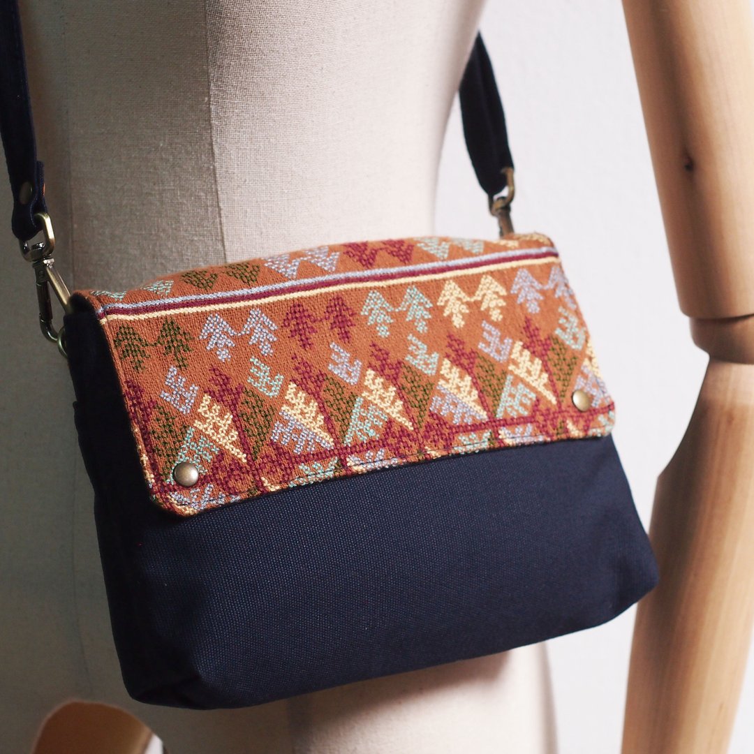 Tribal Crossbody Pouch : W 22 -  Hmong hill tribe Cross-stitch Works - 其他 - 棉．麻 咖啡色