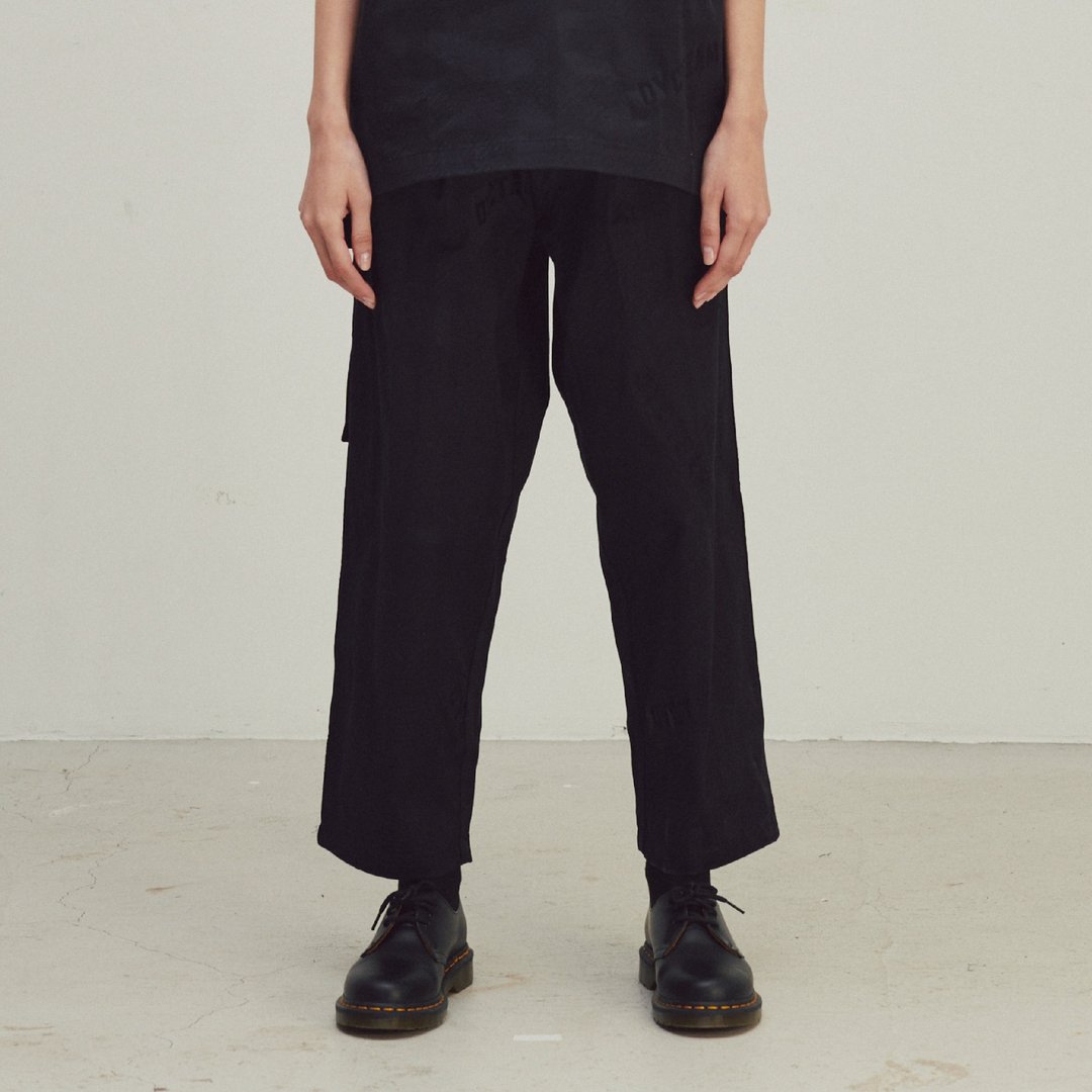 DYCTEAM - EVOLVE(D) - Black Logo jacquard slacks - 男士长裤 - 棉．麻 黑色