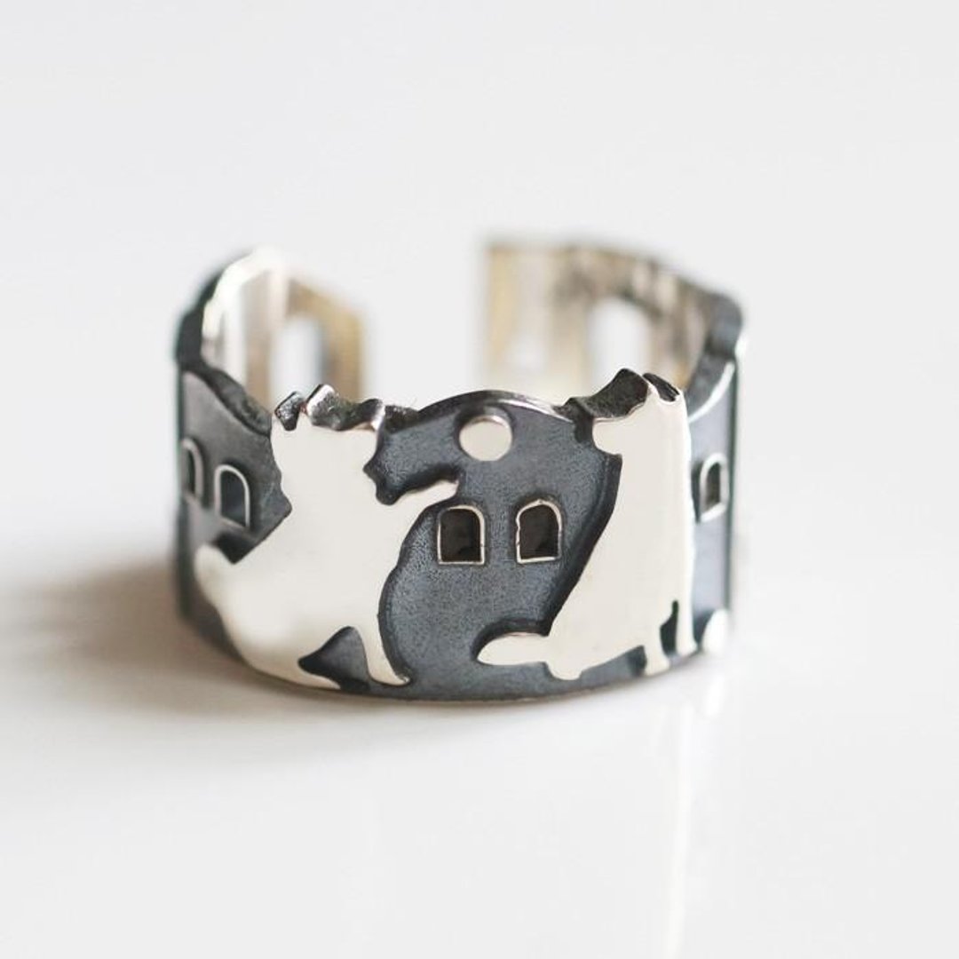 Living ring with a dog - 戒指 - 其他金属 