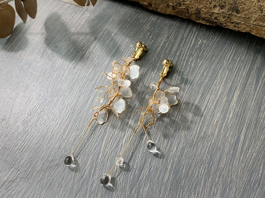 水晶树酯 水晶藤花不对称耳环 - 耳环/耳夹 - 水晶 