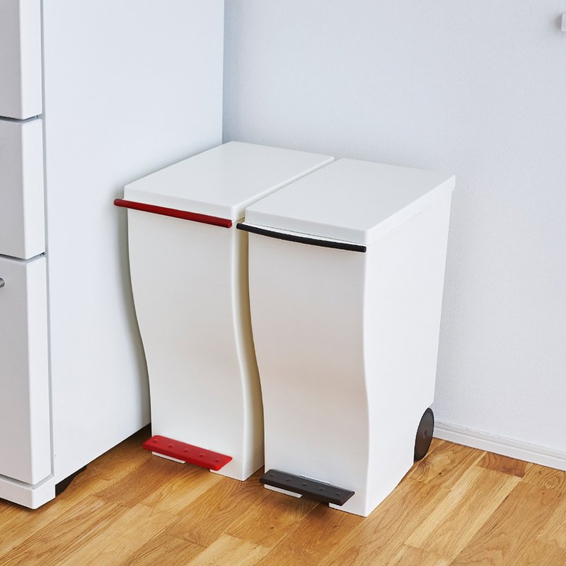 日本岩谷Iwatani 双色曲线长型可分类脚踏垃圾桶(附轮)-33L - 垃圾桶 - 塑料 多色