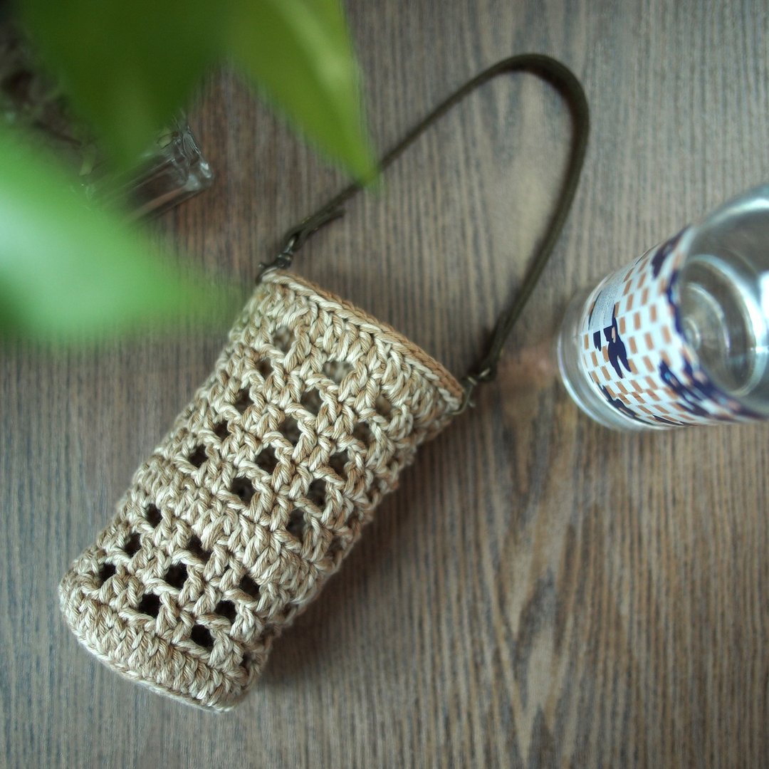 Handmade crochet water bottle carriers mixs colors Natural / Brown - 随行杯提袋/水壶袋 - 其他材质 咖啡色
