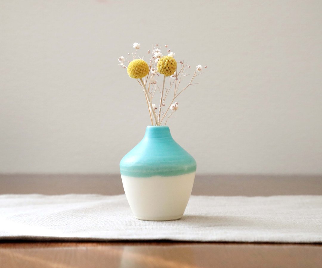 Small vase in two colors, turquoise and white - 花瓶/陶器 - 陶 蓝色