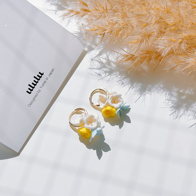 Small Flower lover Earrings Accessories Earrings - 耳环/耳夹 - 粘土 白色