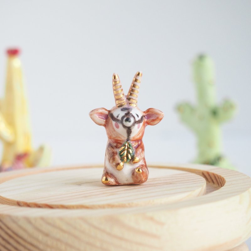 小剑羚陶瓷摆饰 - 摆饰 - 瓷 咖啡色