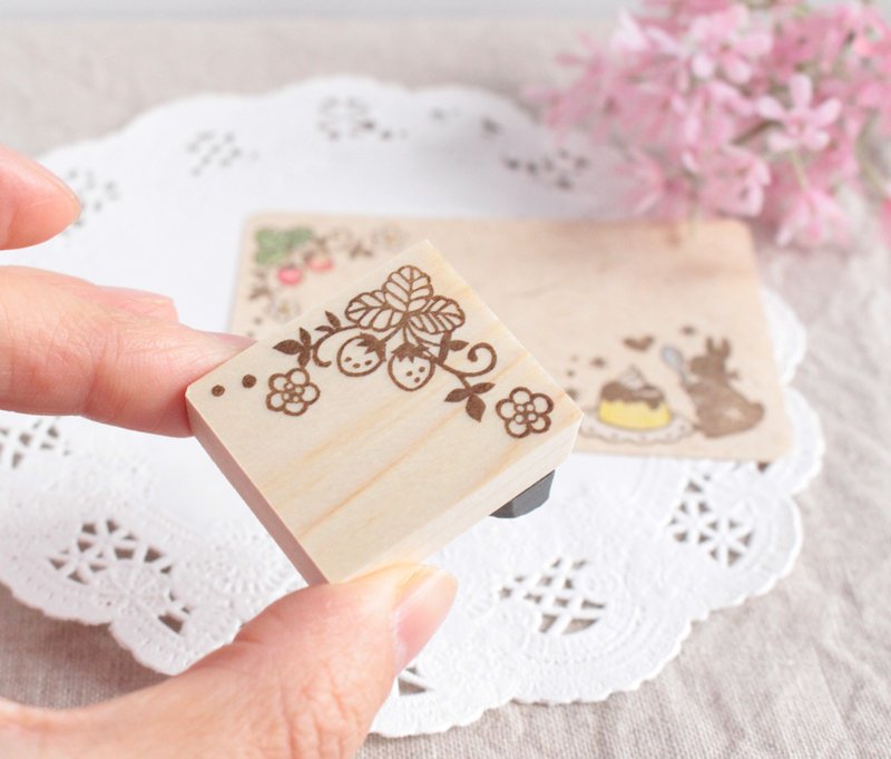 Strawberry corner decoration stamp - 印章/印台 - 橡胶 