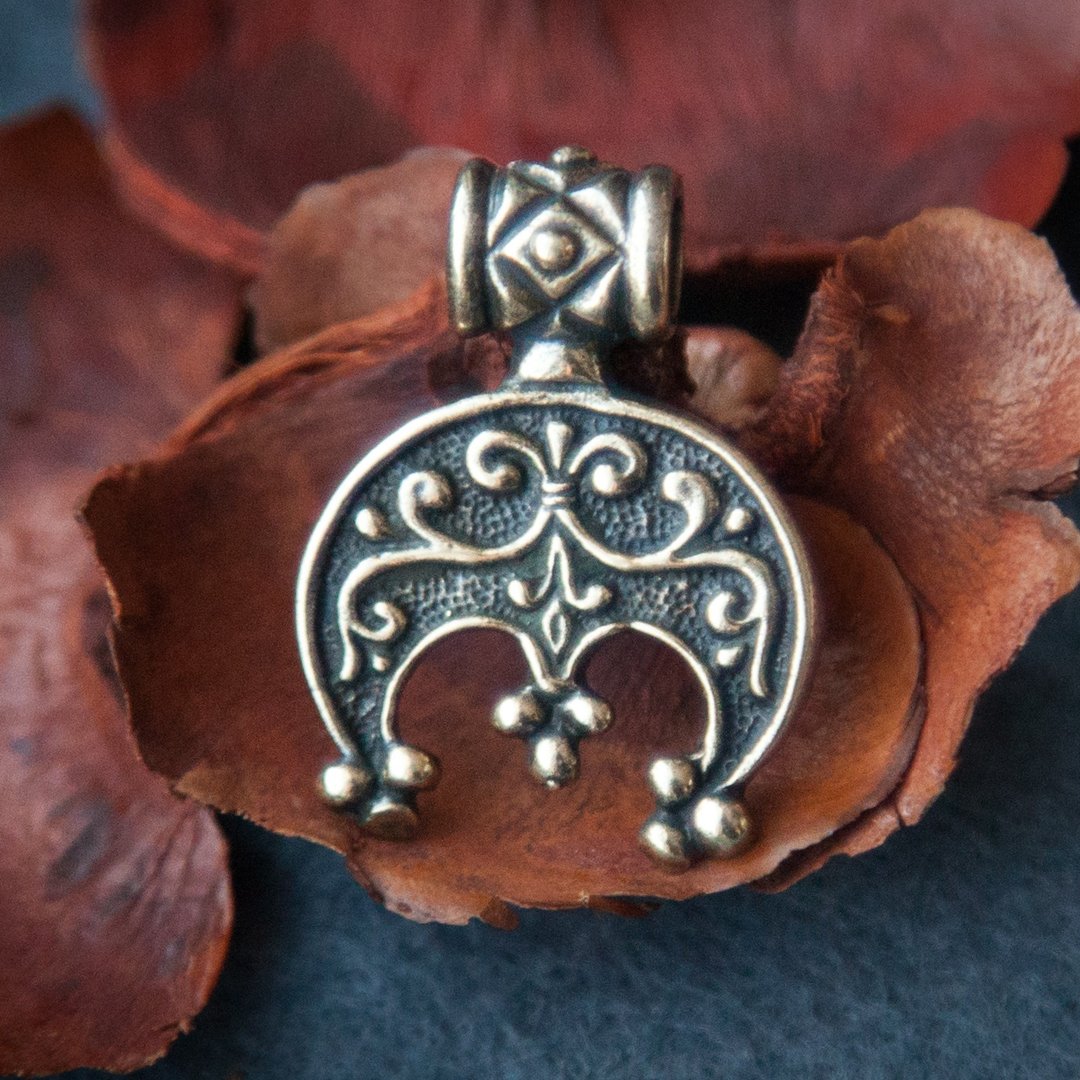 Moon pendant. lunar necklace. Slavic amulet. Female mascot. Handmade jewelry - 项链 - 其他金属 橘色