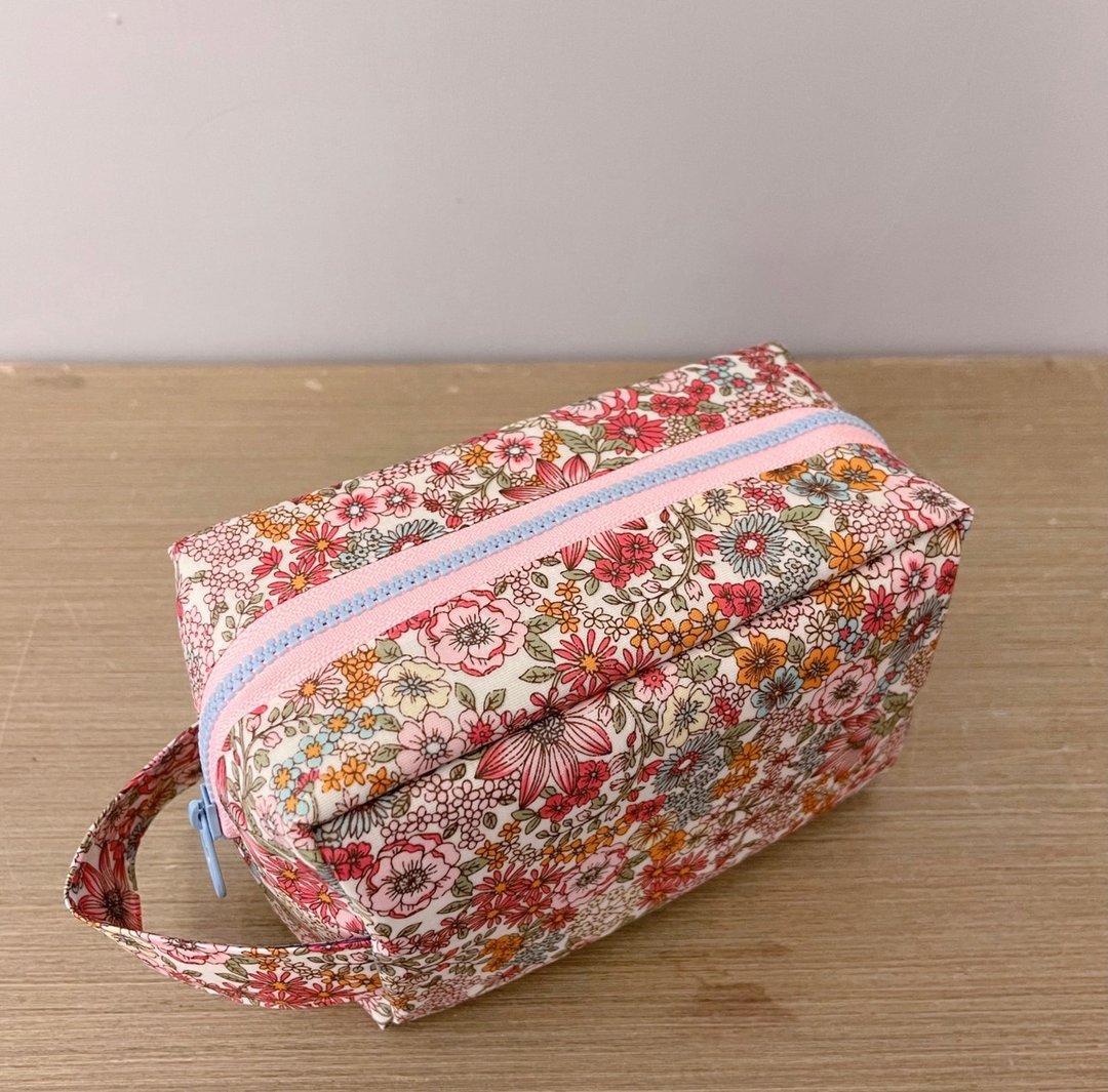 防水化妆包-小 万用/外出/环保 台湾手工包袋 (日本防水布料) - 化妆包/杂物包 - 防水材质 