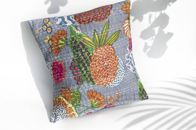 花朵刺绣抱枕套 纯棉抱枕套 民族风抱枕套-英国风 莫兰迪花朵森林 - 枕头/抱枕 - 棉．麻 多色