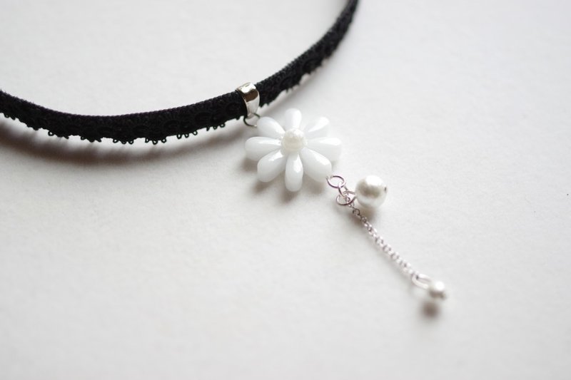 树脂艺术 方形吊坠・夜色深处 - 项链 - 树脂 白色