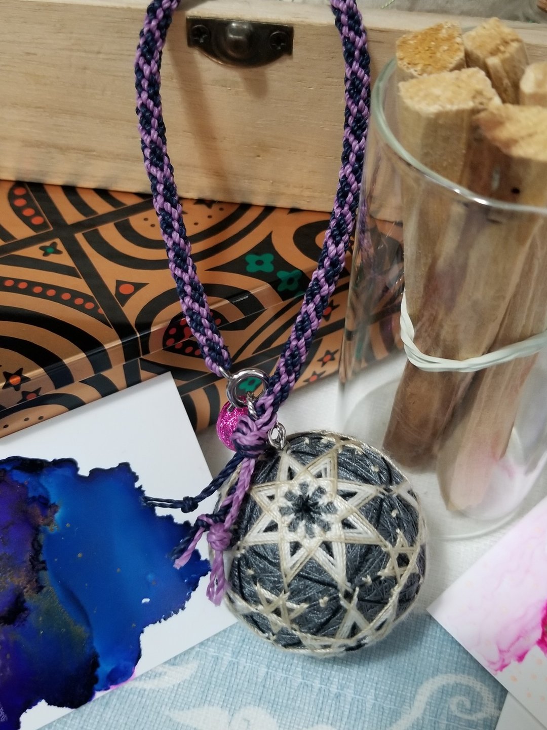 彩线日和 小鞠球饰物编织绳包包挂饰 - 白星 (全人手) S Size - 吊饰 - 绣线 灰色