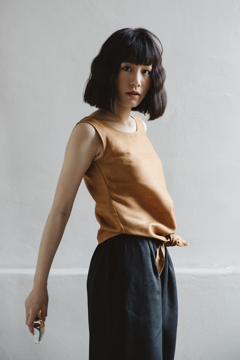 系带绑带收腰无袖衬衫-棕色 - 女装背心 - 棉．麻 咖啡色