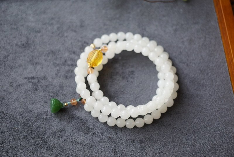 天然和田玉-白玉 蜜蜡回纹桶珠南红设计多圈手串手持项链s - 手链/手环 - 玉石 白色