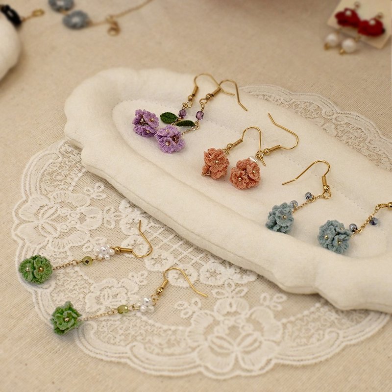 柔雾云绒之间 耳环 钩针 微钩  绣球花 婚礼 送礼 - 耳环/耳夹 - 棉．麻 多色