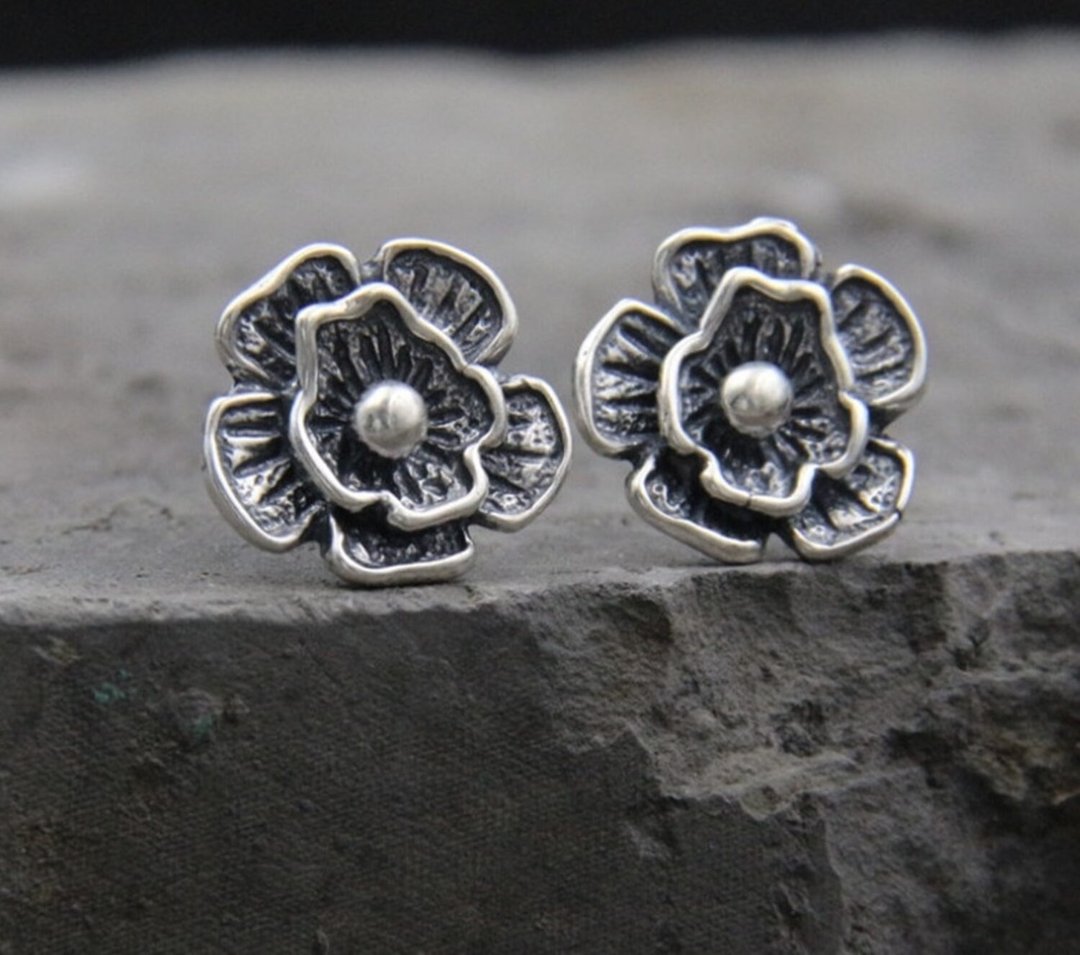 Real S925 Sterling Silver Irregular Handmade Flowers Stud Earrings for Women - 耳环/耳夹 - 纯银 银色