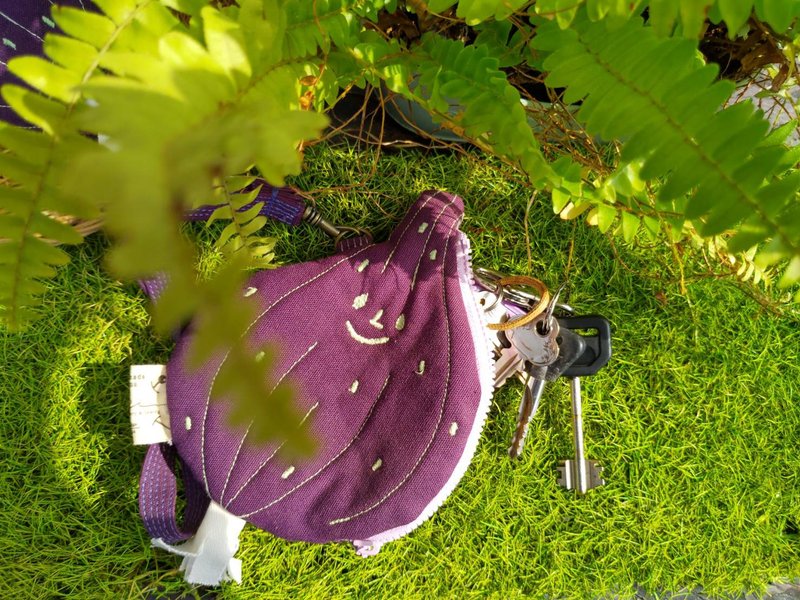 一张脸一个包系列-造型收纳包-紫洋葱 钥匙包 卡片 零钱包 小物 - 零钱包 - 棉．麻 