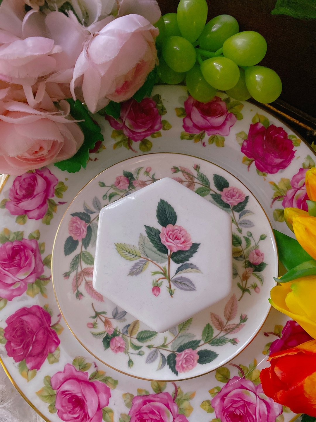 英国骨瓷皇家御用Wedgwood粉红玫瑰花六角形珠宝盒 置物盒 饰品盒 - 收纳用品 - 瓷 粉红色