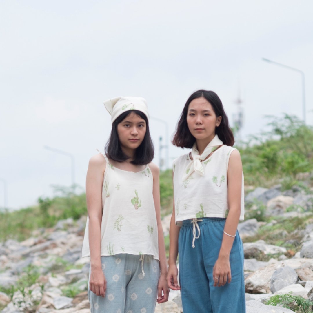 Cactus crop top: limited printed on soft cotton - 女装背心 - 棉 白色