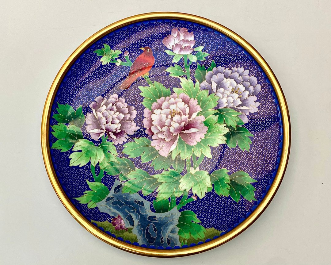 景泰蓝装饰盘 中国 1980 年代 | 复古黄铜和搪瓷板 - 盘子/餐盘/盘架 - 其他金属 多色