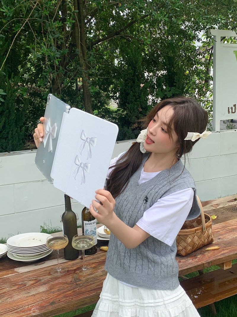 透明磨砂书本式iPad 保护套 - Porcelain Ribbon in White - 其他 - 硅胶 