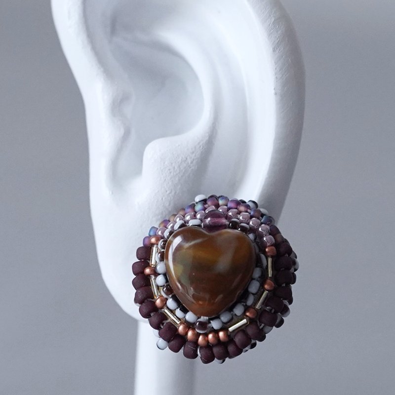 喋喋不休的耳夹 10 圆形 爱心 棕色 大尺寸 无镍耳夹 彩色 独一无二 珠饰绣花 - 耳环/耳夹 - 塑料 咖啡色