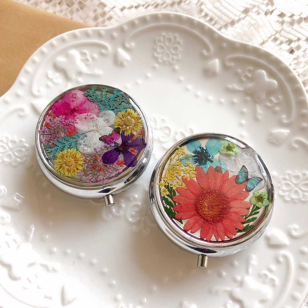 押花饰品盒 药盒 手作 干燥花 日本树脂 真花 - 收纳用品 - 其他金属 多色