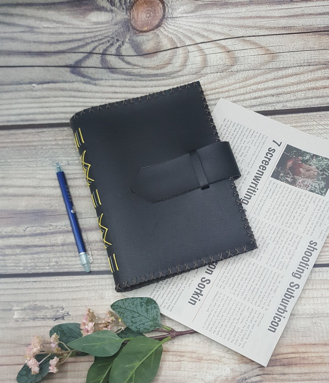 手工日记本 (Journal)，采用 Tribal Stitching 边缘缝制，黑色人造皮革封面 - 笔记本/手帐 - 人造皮革 