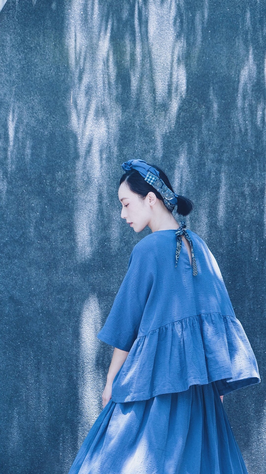 肌里竹节花柄藏蓝拼布上衣 - 女装上衣 - 棉 蓝色