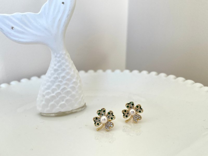 四叶草 天然淡水珍珠 强光 纯银 耳钉 - 耳环/耳夹 - 珍珠 白色