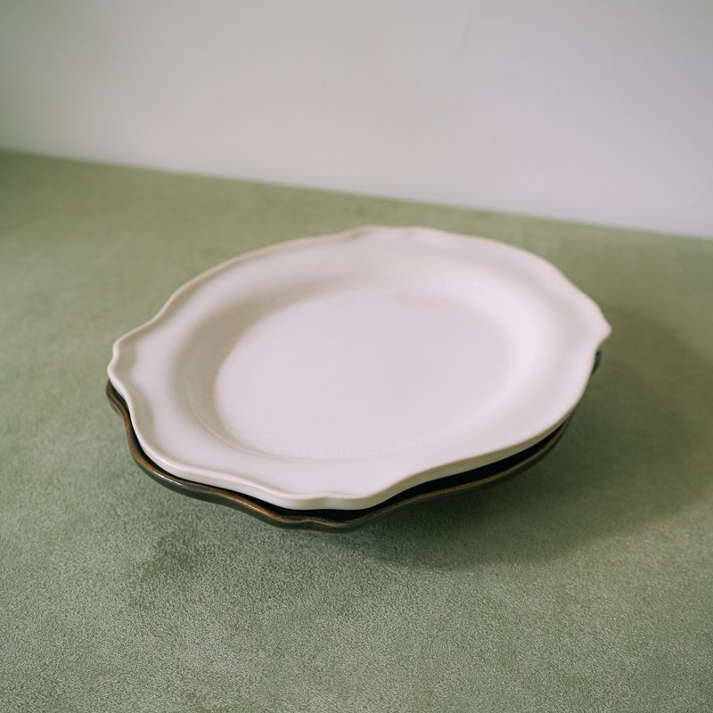 陶瓷 云朵大盘 花形 米白/焦糖 Ceramic Plate - 盘子/餐盘/盘架 - 陶 白色