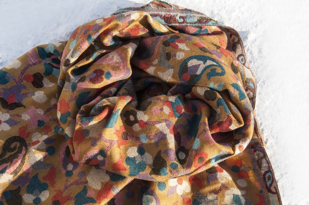 手织围巾 编织围巾 保暖毛毯 羊绒毯 露营毛毯 喀什米尔Cashmere/羊绒围巾/纯羊毛围巾披巾/戒指绒披肩-宫殿花朵 - 围巾/披肩 - 羊毛 多色