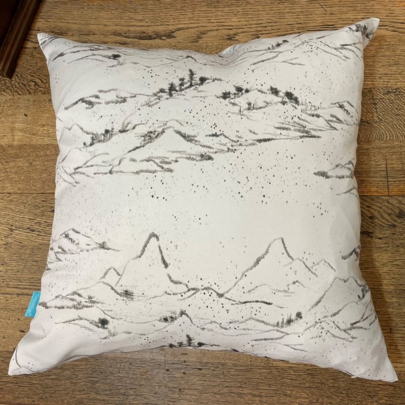 现货 品牌设计印花抱枕套 Snow in the mountauion 山水下雪 - 枕头/抱枕 - 聚酯纤维 