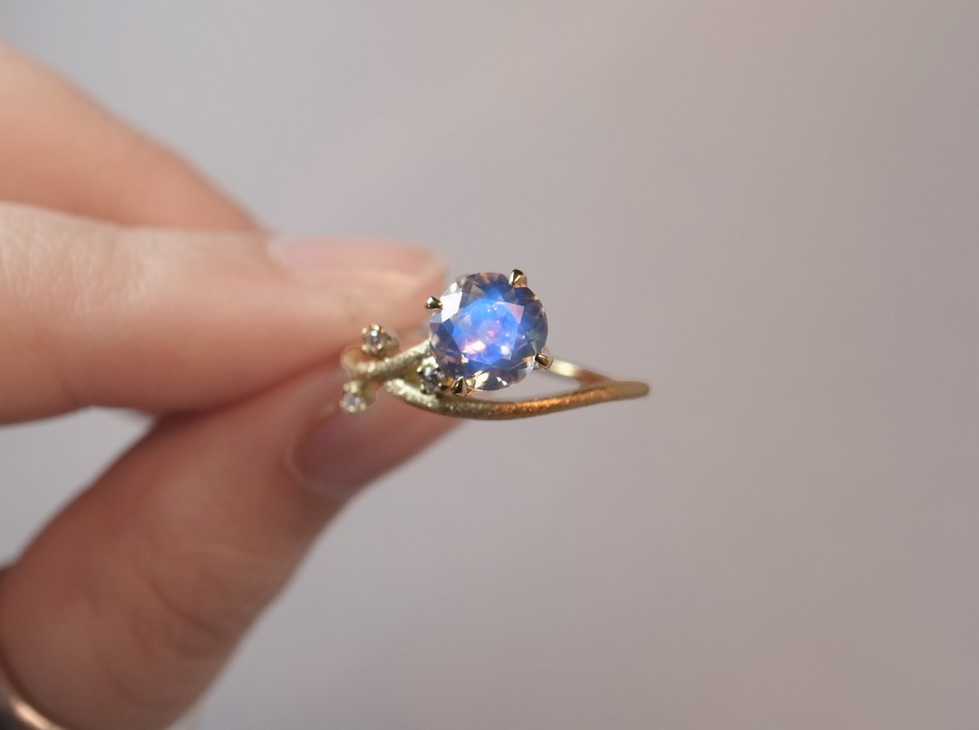 Royal blue moonstone and diamond ring - 戒指 - 其他金属 粉红色