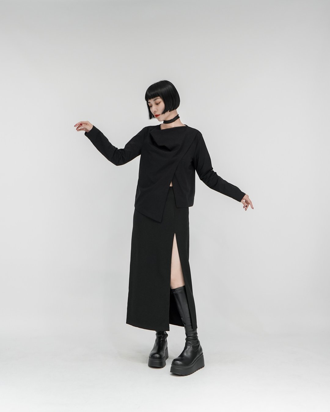 MUKK DESIGN 开衩不规则上衣 - 女装上衣 - 棉．麻 黑色