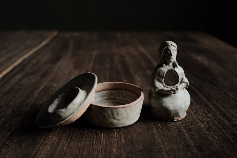 静坐的她・烛台・香座・摆饰 - 蜡烛/烛台 - 陶 白色