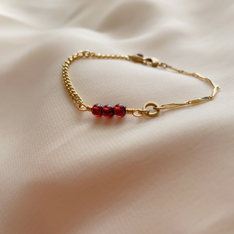 酒红果子- 石榴石 黄铜手环 - 手链/手环 - 宝石 多色