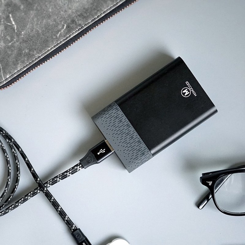 MOTIF | 铝金属双输出 10050MAH 移动电源 - 黑色 (只限香港地区) - 充电宝/传输线 - 其他金属 黑色