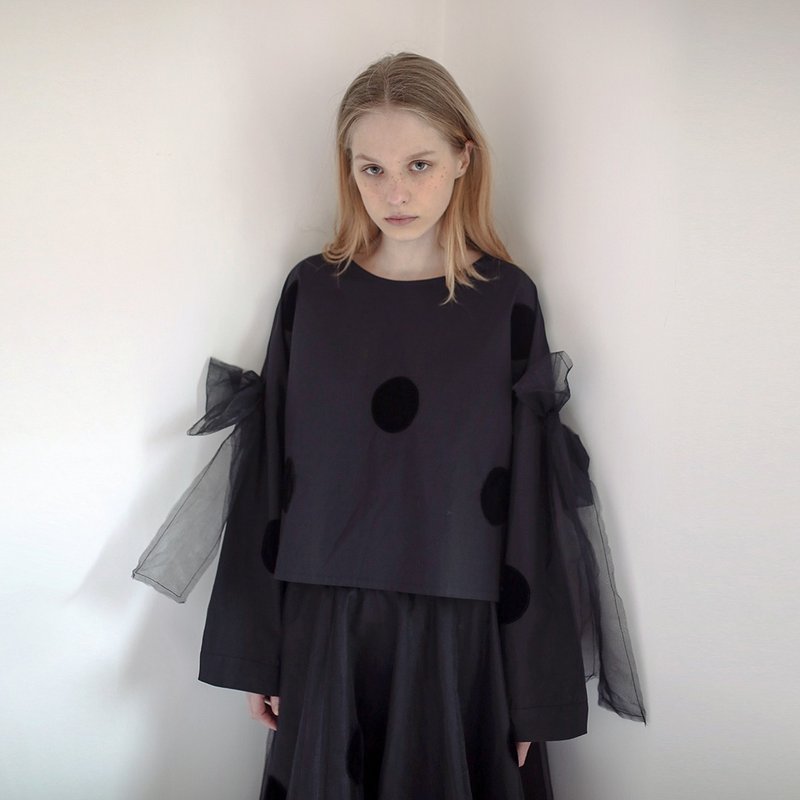 圆点蝴蝶结缀袖黑上衣 - imakokoni - 女装上衣 - 棉．麻 黑色